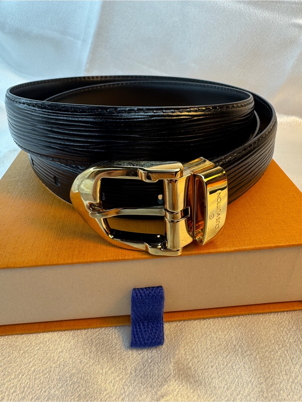 Louis Vuitton Black EPI Leather Belt w/ Gold Buckle (Signature Hardware) 85/34 - Picture 5 of 16